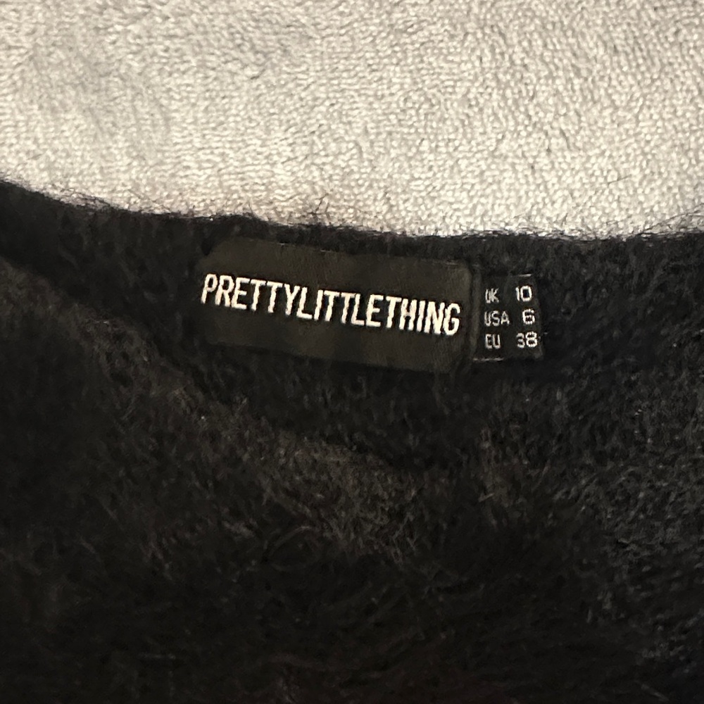 PrettyLittleThing Cropped Fuzzy Sweater - Picture 2 of 4